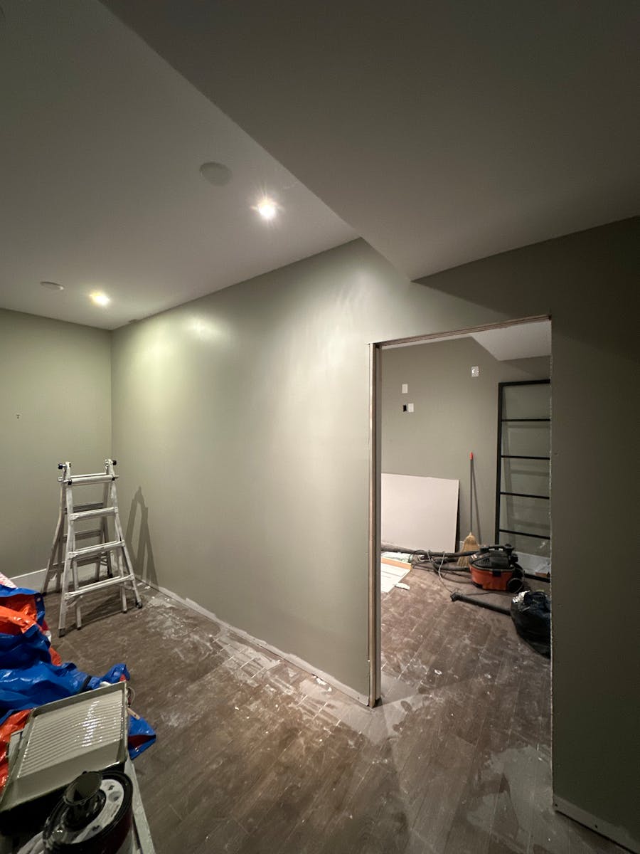 Efektywna Naprawa Tynków Wewnętrznych KNR: Przewodnik Krok po Kroku