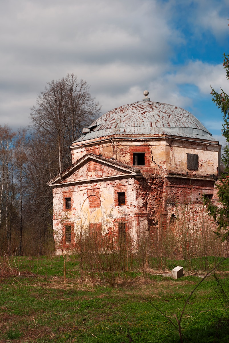 Naprawa Starych Tynków Wapiennych: Przewodnik do Renowacji Zabytkowych Budynków