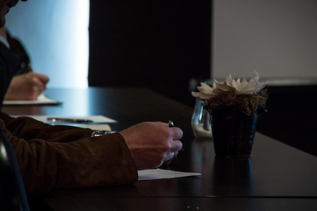 Jak pisać case studies, które przyciągają uwagę mediów?